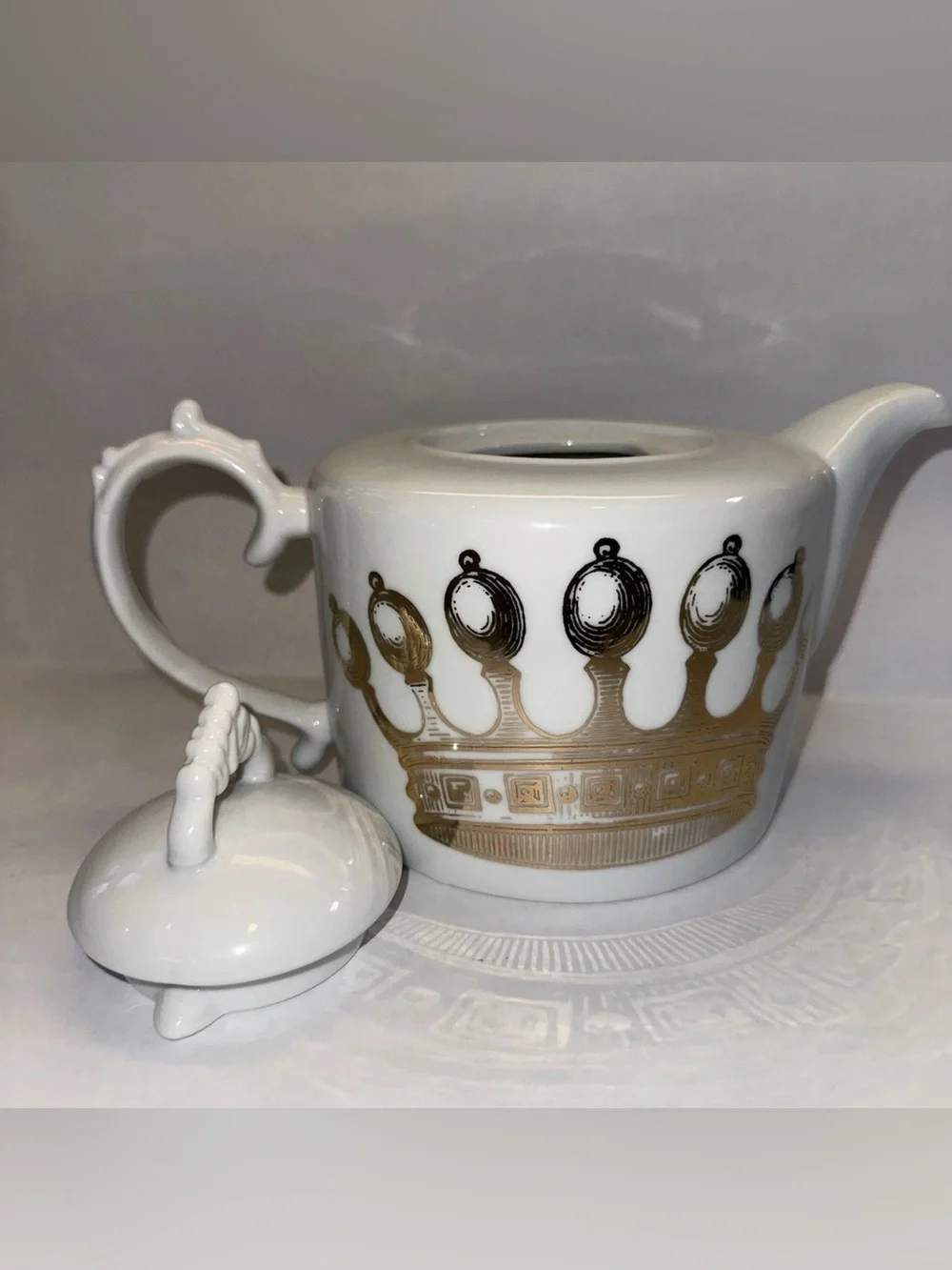 Rosanna Kings Road Redux Royal Gold Crown Porcelain Teapot + Lid Large 6 Cup
